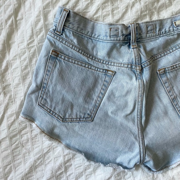 Brandy Melville Light Wash 100% Cotton Jean Shorts - Picture 11 of 13
